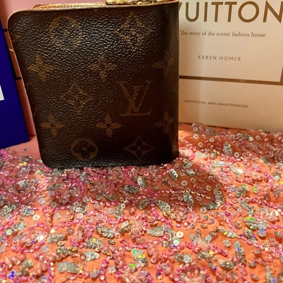Louis Vuitton COA Compact Zippé wallet in the classic Monogram canvas EUC - Picture 3 of 9